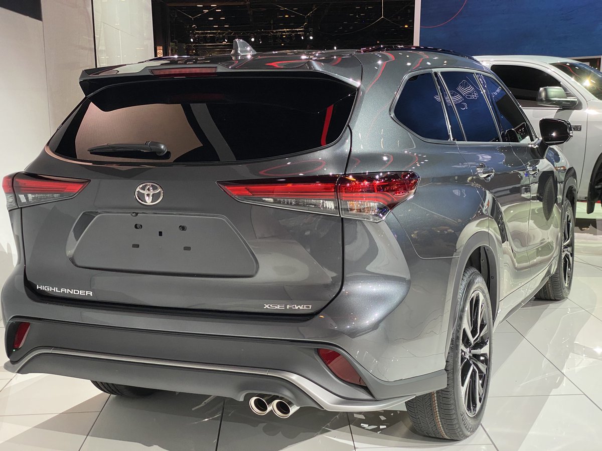 LotProCars's tweet image. Take a closer look at the redesigned 2020 Toyota Highlander