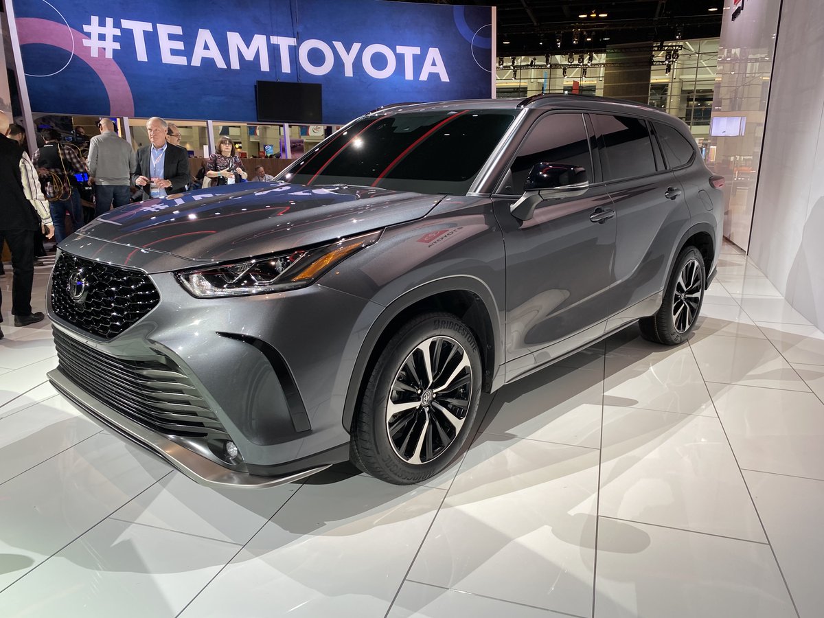 LotProCars's tweet image. Take a closer look at the redesigned 2020 Toyota Highlander