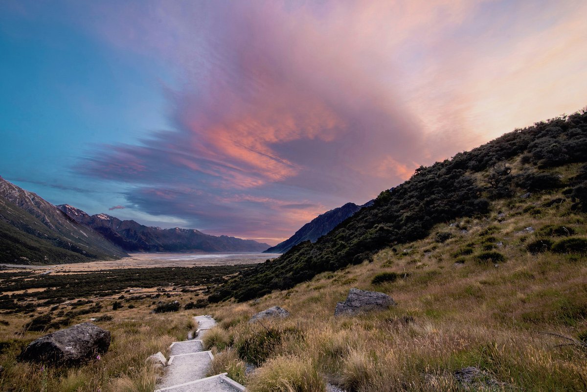 WeBlogtheWorld's tweet photo. The Stunning Natural Beauty of Lake Tekapo... https://t.co/HekyE85aS4