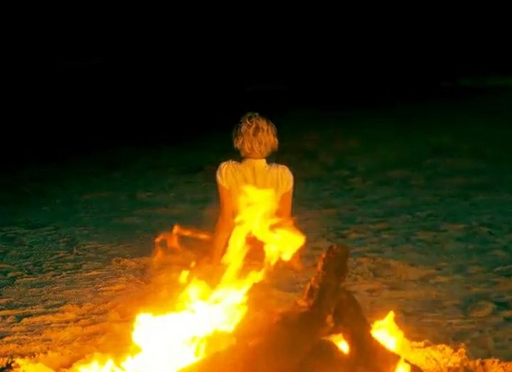 Norah_Stark's tweet photo. Just here to watch to world burn https://t.co/itiWKx27Qg