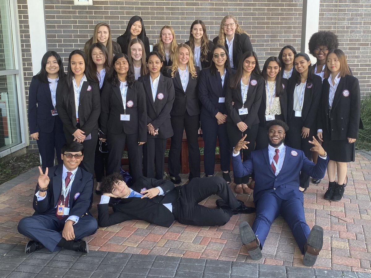 consolhosa's tweet photo. our last stop at the closing ceremony! #area2ishere4u https://t.co/NVXTr7lMw3