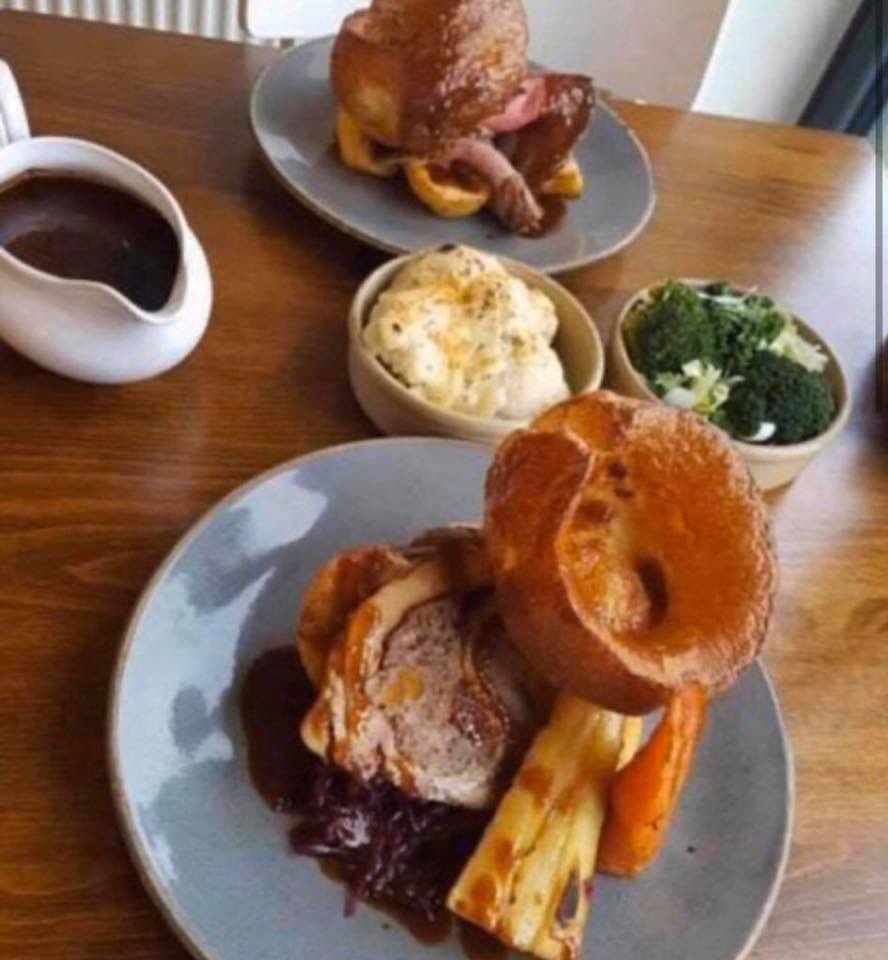 FatBoarWXM's tweet photo. Saturday night giveaway!

Like &amp; share the post! (Meal for 2 winner announced Sunday am) 

We serve roasts from noon until 8pm every Sunday. Come rain, shine or storms!! 

Join us tomorrow for your Sunday fix

You too can eat like the captain! https://t.co/n22InE93MT