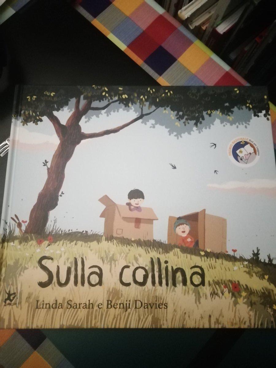 <a href="/chiaralessi/">chiara alessi</a> Ahahahah evviva! Divertiti!
Comunque mai in tre, ricorda. E prendi questo libro stupendo (forse te l'ho giá consigliato)
Vabbè la foto è brutta ma il libro top
(Vero <a href="/giralangolo/">Giralangolo</a>?)