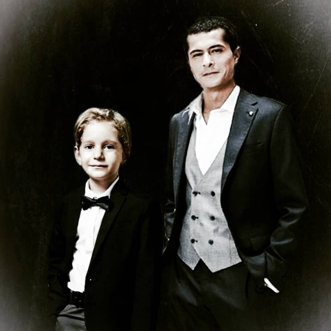 mehmetemincand's tweet photo. Yakışıklılar🖤
.
@MehmetEminGny
#cocukfinal
#cocukdizisi
#mehmeteminguney
#akhas #Oscars2020 #skijumpingfamily #LikeForLikes https://t.co/hui6XivIMf