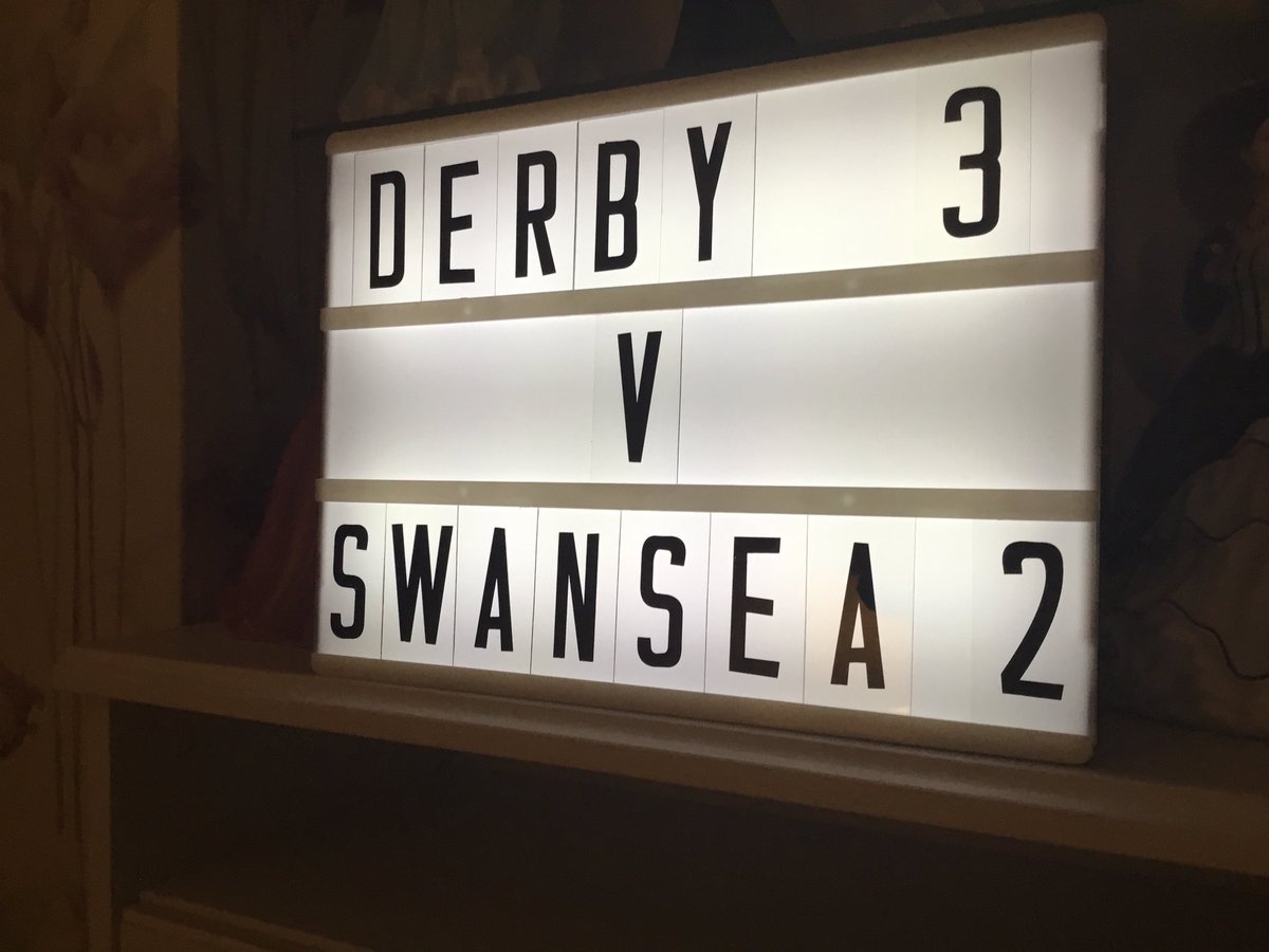Lorrainebrealey's tweet photo. I bought a light sign, everyone was like “that’s sweet, put a cute message in it” so I did. https://t.co/bOpP6BqrOo