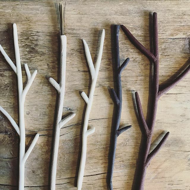 BoltCeramics's tweet photo. Ceramic twigs. Waiting to join a cluster of other ceramic and found objects. .
,
.
#ceramics #porcelain #twigs #brushes #trees #simpleforms #handmade #craft #design #art #makers #workinprogress https://t.co/VKHam5C0ue https://t.co/HQmQ05l0rS