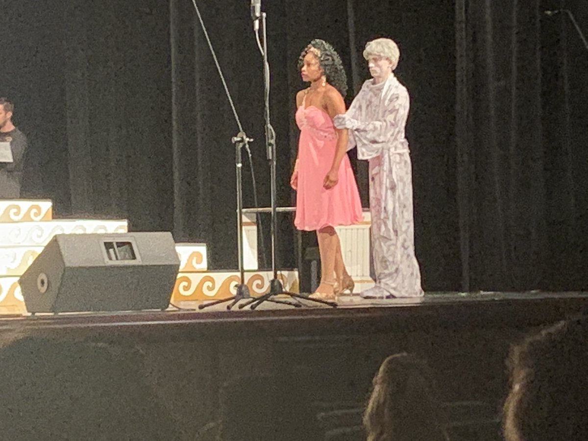 MrsStoneLuvsBks's tweet photo. This Lady Buc pulled double duty this weekend! Congratulations HHS Lady Bucs Track and Field 7A Champions! #excellence @HooverSchools @HooverHighBucs @HooverAthletics @BluffParkElem https://t.co/GEKz6Ln3et
