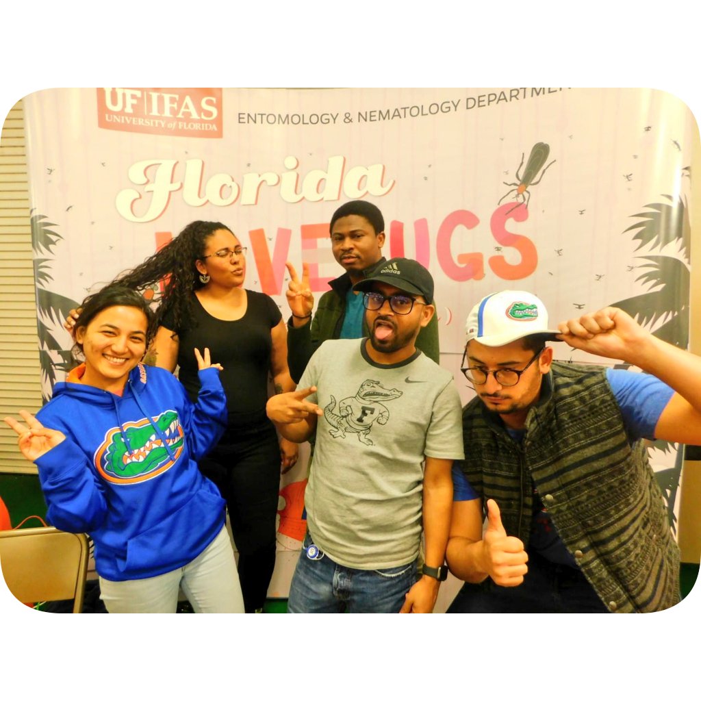 Bugging_Me_Out's tweet photo. Entomology students from @UFIFASCitrusREC in their "outreach" habitat at the Florida State Fair .. #LarytheRoach #UFbugs #FLSF #GoGators https://t.co/SMmBbgnbyn