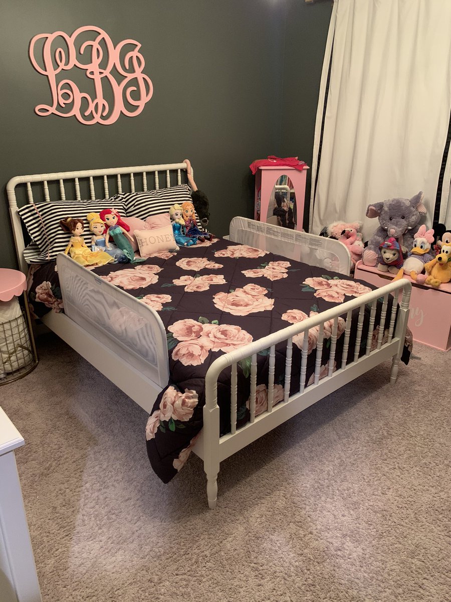 SethBuell81's tweet photo. Someone got a bed upgrade!  #LandryBuell #BigGirlBed #SheWantedToHelp #SlowDownGrowingUp https://t.co/acxvELOd2z