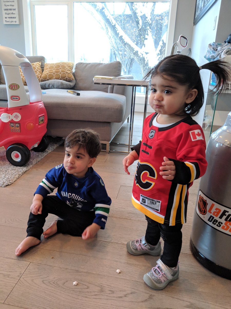 MRaisinghani's tweet photo. Fire truck on hand to extinguish the flames #hnicshoutout #hockeyday @Sportsnet @IceSinghHNIC RT. https://t.co/8hjZVKRBA5