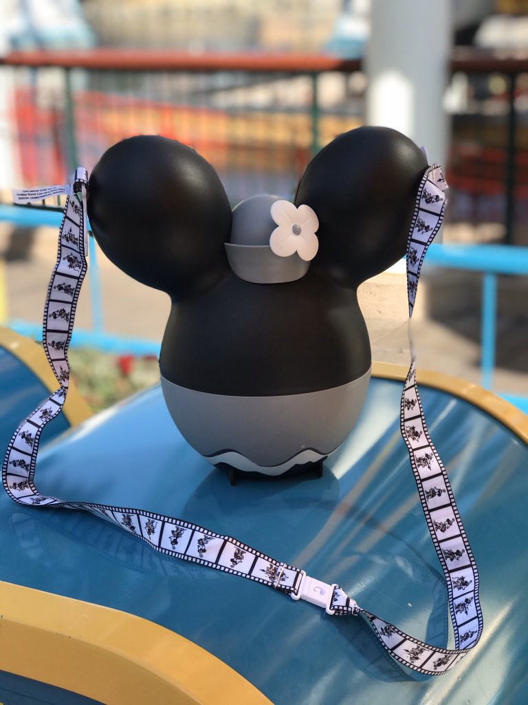 DISFIT4JnG's tweet photo. I got my @DisneylandAP Steamboat Minnie Balloon Popcorn Bucket @DisneylandToday #Disneyland #Disney #MinnieMouse #Minnie #SteamBoatMinnie #WeDisney #disneylandAP #disneylandpopcorn #DCA https://t.co/a0xOOA9n7y