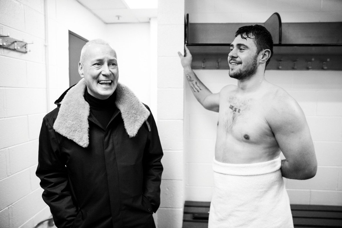 MatchroomBoxing's tweet photo. 🤝 @JimWhite visits @davidthewhiter1’s dressing room post-fight 🦏 

#AllenDarch #BrookDeLuca https://t.co/FTouCQFqSj