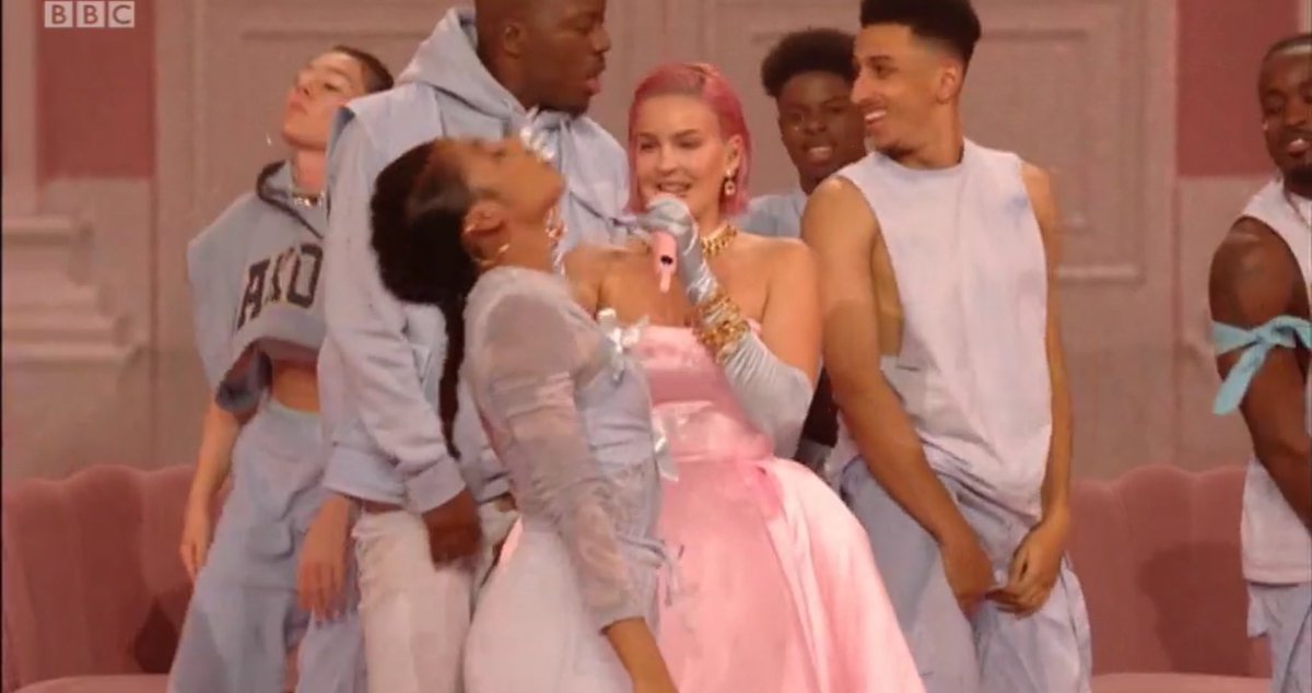 Team Anne Marie tweet media