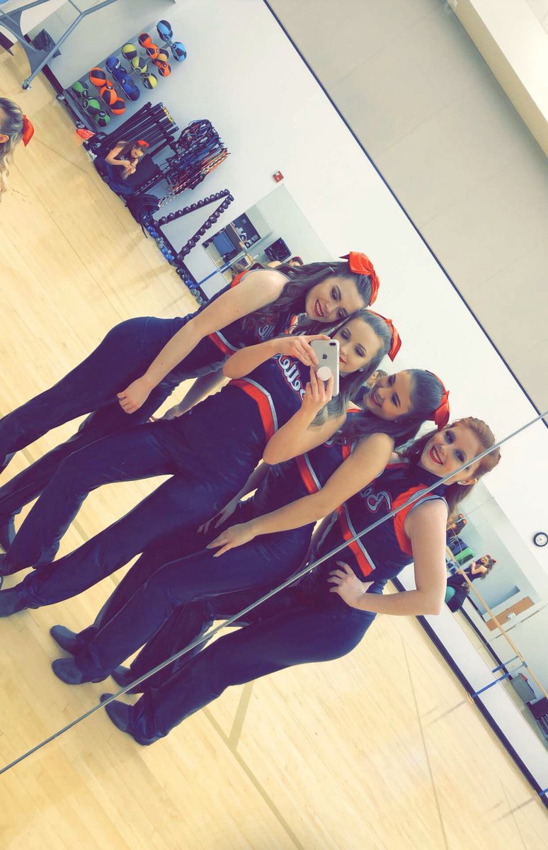 kileygoldsmith1's tweet photo. happy birthday em!! i hope you have a great day. love you lots❤️❤️🥳🥳 https://t.co/EC0i5ZEZyD