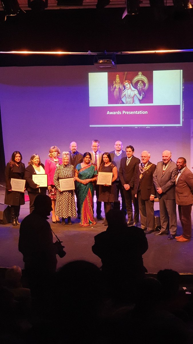 anitachumber's tweet photo. Honoured to have recieved an award at the Birmingham Thyagaraja Festival in lieu of International Womens Day for 
my contribution services to diverse communities alongside @_Anj_Khan Melaine Parker @SolihullBID @profclaremackie @coretheatresol https://t.co/pkRReIHtXc