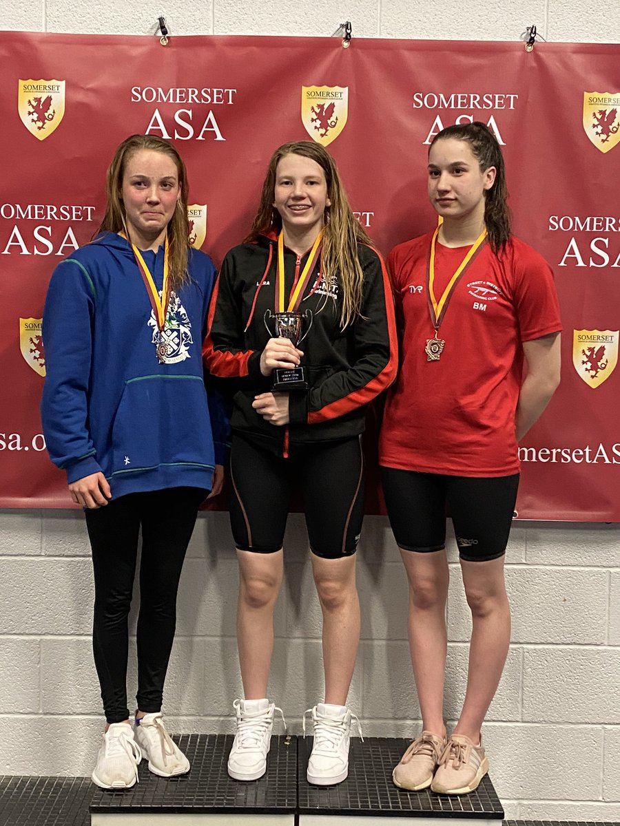 ANTSwimmingClu1's tweet photo. Next Up was the 200m Freestyle - with a busy afternoon ahead Lara T swam a measured Heat qualifying for the final in 3rd place, only to smashed through dropping 4secs in the Final to pip Sofia for Lara’s 7th Junior Champion Title - A well contested race #GoLara @BristolAquatics https://t.co/RBAtov9j2r