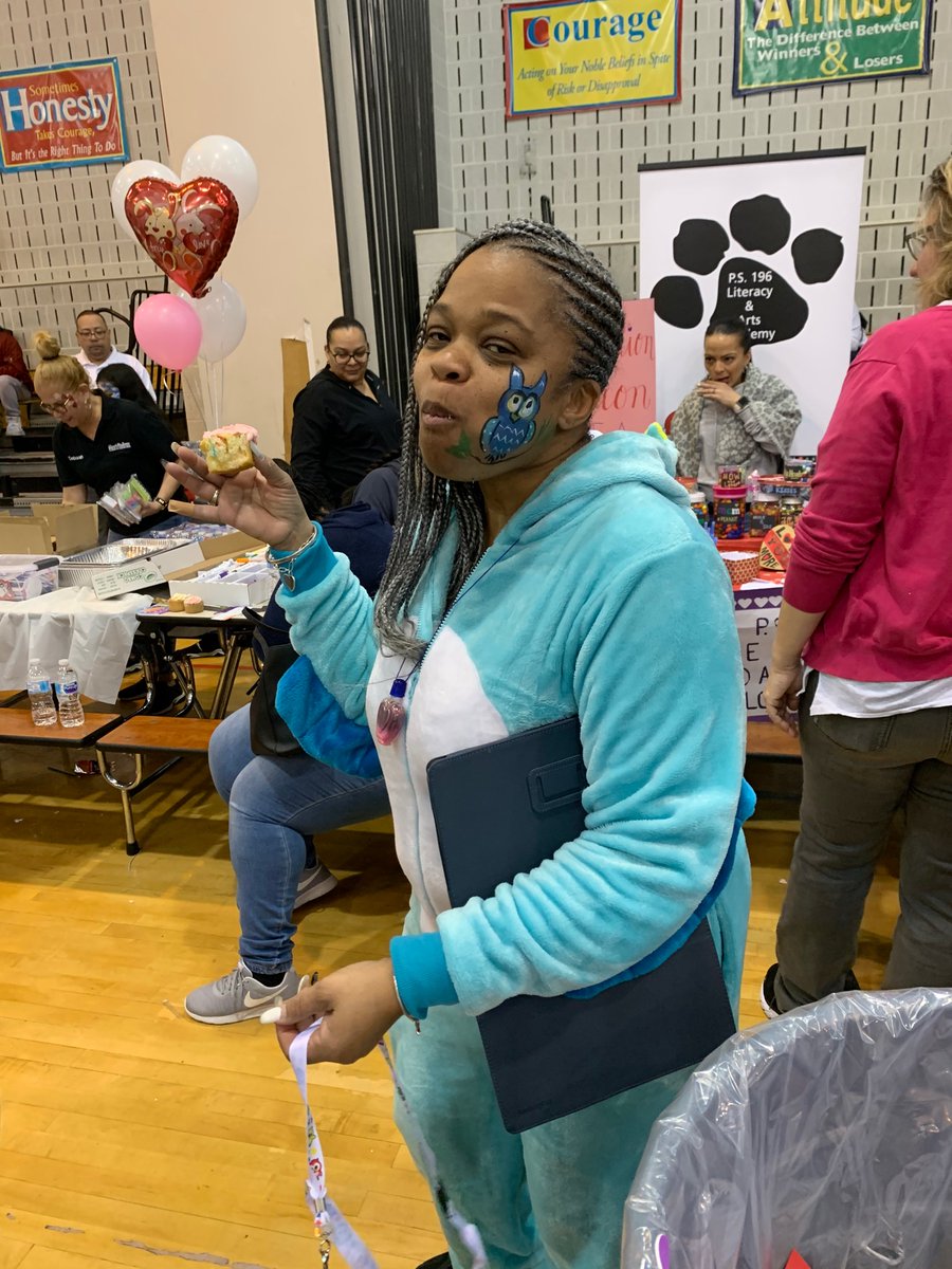 61Physicaledu's tweet photo. Heart 💜 of the BX celebration 🎉 #ollerowls #goodtimes #bxstrong #cs61 https://t.co/ORWwqZQOZs