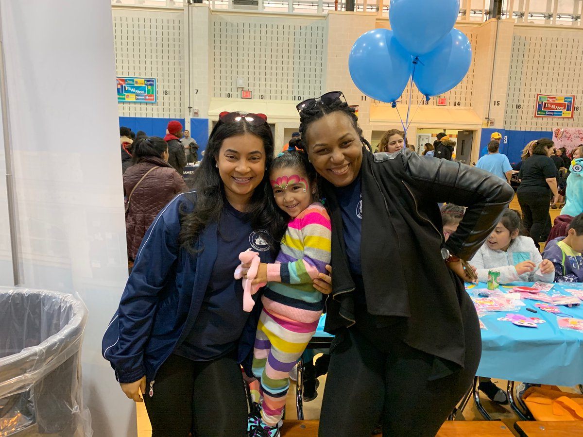 61Physicaledu's tweet photo. Heart 💜 of the BX celebration 🎉 #ollerowls #goodtimes #bxstrong #cs61 https://t.co/ORWwqZQOZs