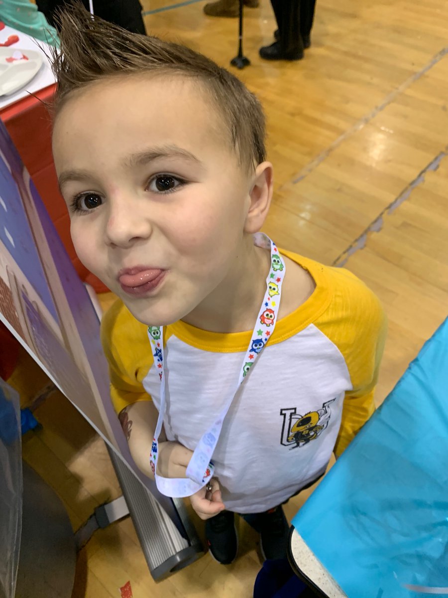 61Physicaledu's tweet photo. Heart 💜 of the BX celebration 🎉 #ollerowls #goodtimes #bxstrong #cs61 https://t.co/ORWwqZQOZs