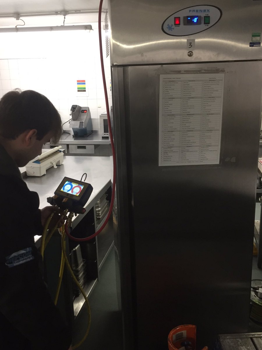 CoolHeatSW's tweet photo. Jason’s clearly bored of letting someone else do the work, but when you have a strong service game as an apprentice you gotta let em loose! 
#Anotherqualityservice #CoolHeatSW #thefuture https://t.co/StkUxJtkis