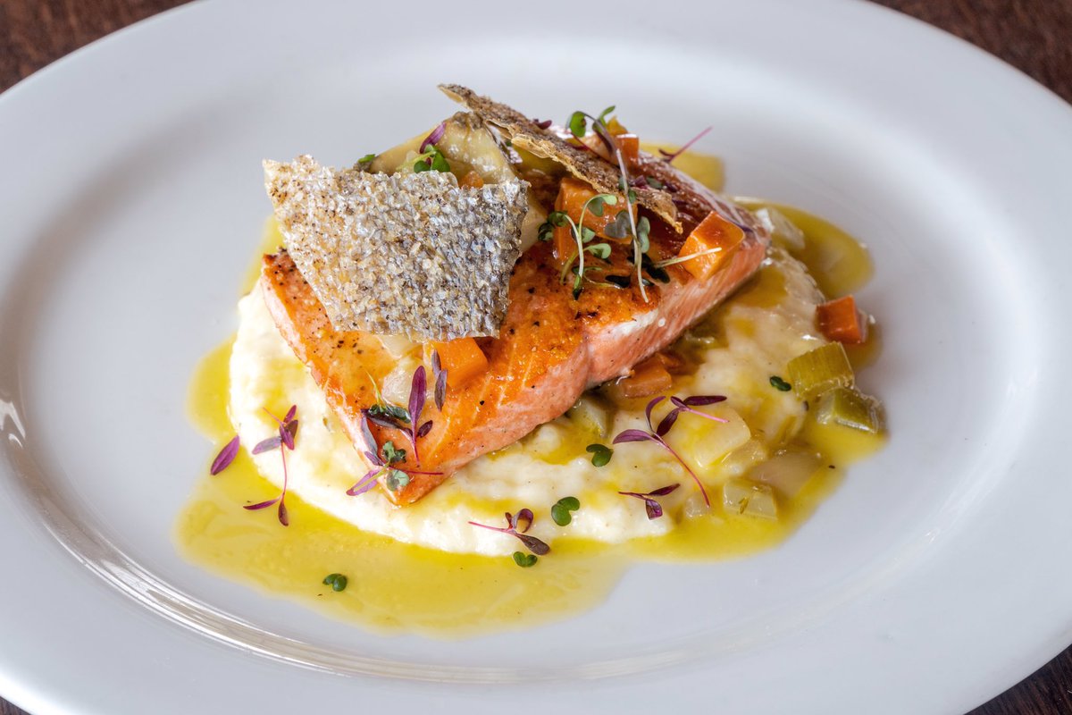 ShallowShaft's tweet photo. Good skiing and good food. The best combination. #ShallowShaft #Foodie #FoodLover #Skiing #Alta https://t.co/yxWpuQNQXo