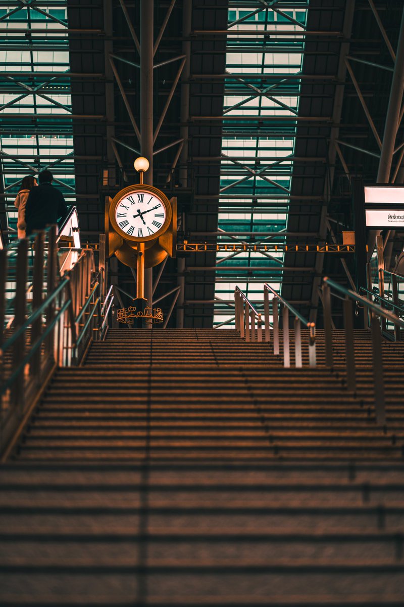 Toki no Hiroba
⠀
#時空の広場 #osaka #osakastation #大阪 #cityscape #streetphotography #streetsnap #sonyalpha #sonylens #85mm #bealpha #ストリートスナップ #写活 #ファインダー越しの私の世界 #キリトリセカイ