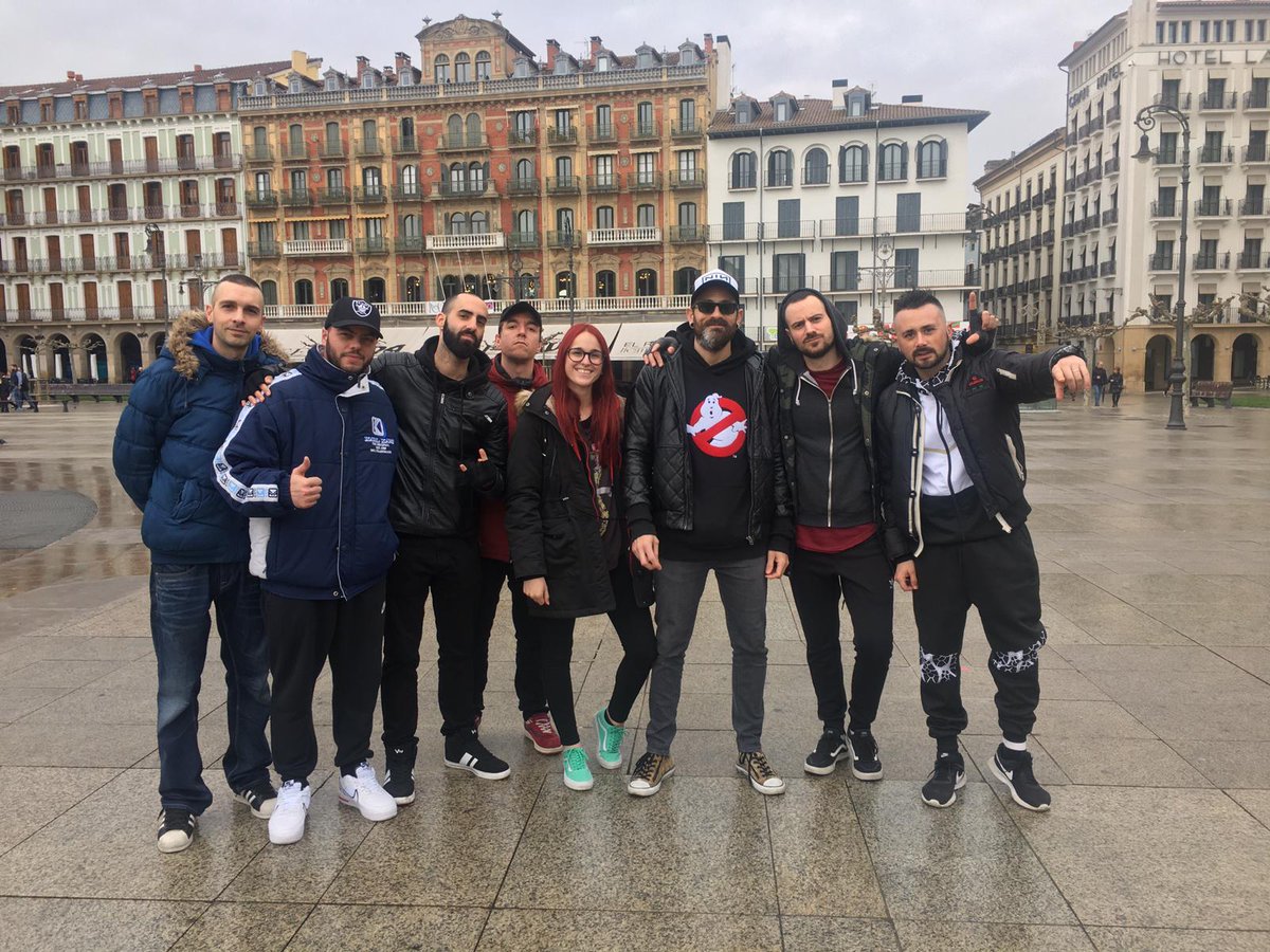 ¡¡¡Iruña!!!
Nos vemos esta noche por primera vez en tierras vascas.

Os esperamos en sala Cavas junto a Lubaki