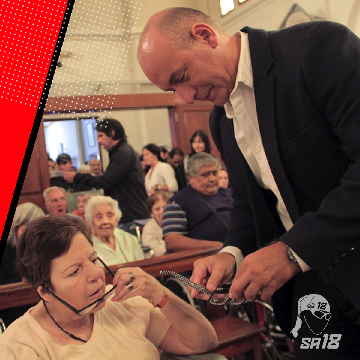 #Donacion de Anteojos recetados para el Geriátrico Rodríguez Ortega, junto a una abuelita, que se estaba probando sus nuevos anteojos.

Me dijo: "¿sabés cuál es mi sueño? Leer el diario todas las mañanas, a partir de hoy lo voy a poder hacer?" ¡Y me abrazó!
¿Hace falta algo más?