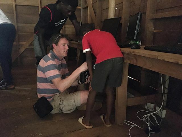 Our brilliant assistant PJ (age 7 ) helping wire up the computers for the @sunscreenit_asset_disposal lab in the #lifelinenehemiah compound - a budding IT expert! @askewadam @nathanielcomer #bespokereels #sierraleone #letsmakeITbetter @thelnpsl