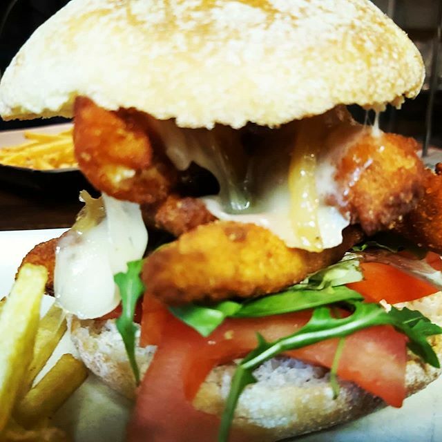 #chicken #burguerlovers #restaurantesbaixllobregat #gourmetfood #tastaelbaixllobregat