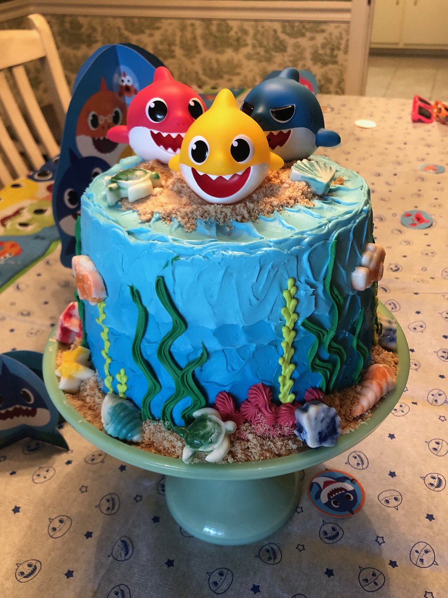 breeden_allison's tweet photo. @Ashlabash1394 made this cake for Branson’s birthday. So proud of it!!! #babyshark #birthday #Talented https://t.co/m91pjxPN8r