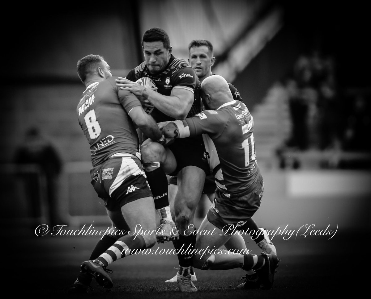 Touchlinepics's tweet photo. Action 📸 from @SalfordDevils vs @TOwolfpack during today’s @SuperLeague Round 2 fixture at the @AJBell_Stadium #rugbyleague #torontowolfpack #salfordreddevils #wolfpacksnapper #touchlinepics https://t.co/wBQERhTDSj