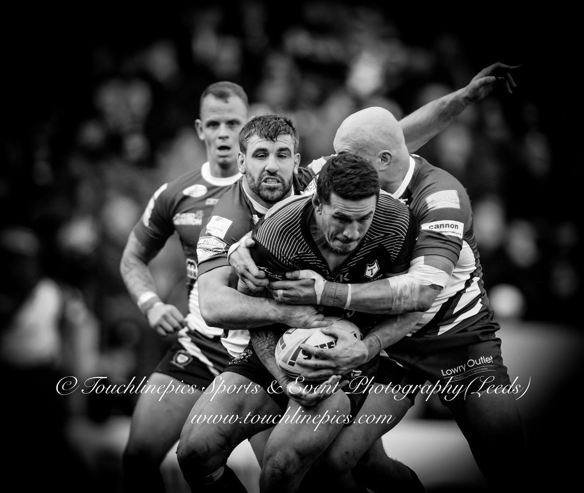 Touchlinepics's tweet photo. A few more actions 📸 from @SalfordDevils vs @TOwolfpack during today’s @SuperLeague Round 2 fixture at the @AJBell_Stadium #rugbyleague #torontowolfpack #salfordreddevils #wolfpacksnapper #touchlinepics https://t.co/4wwFk5WwzT