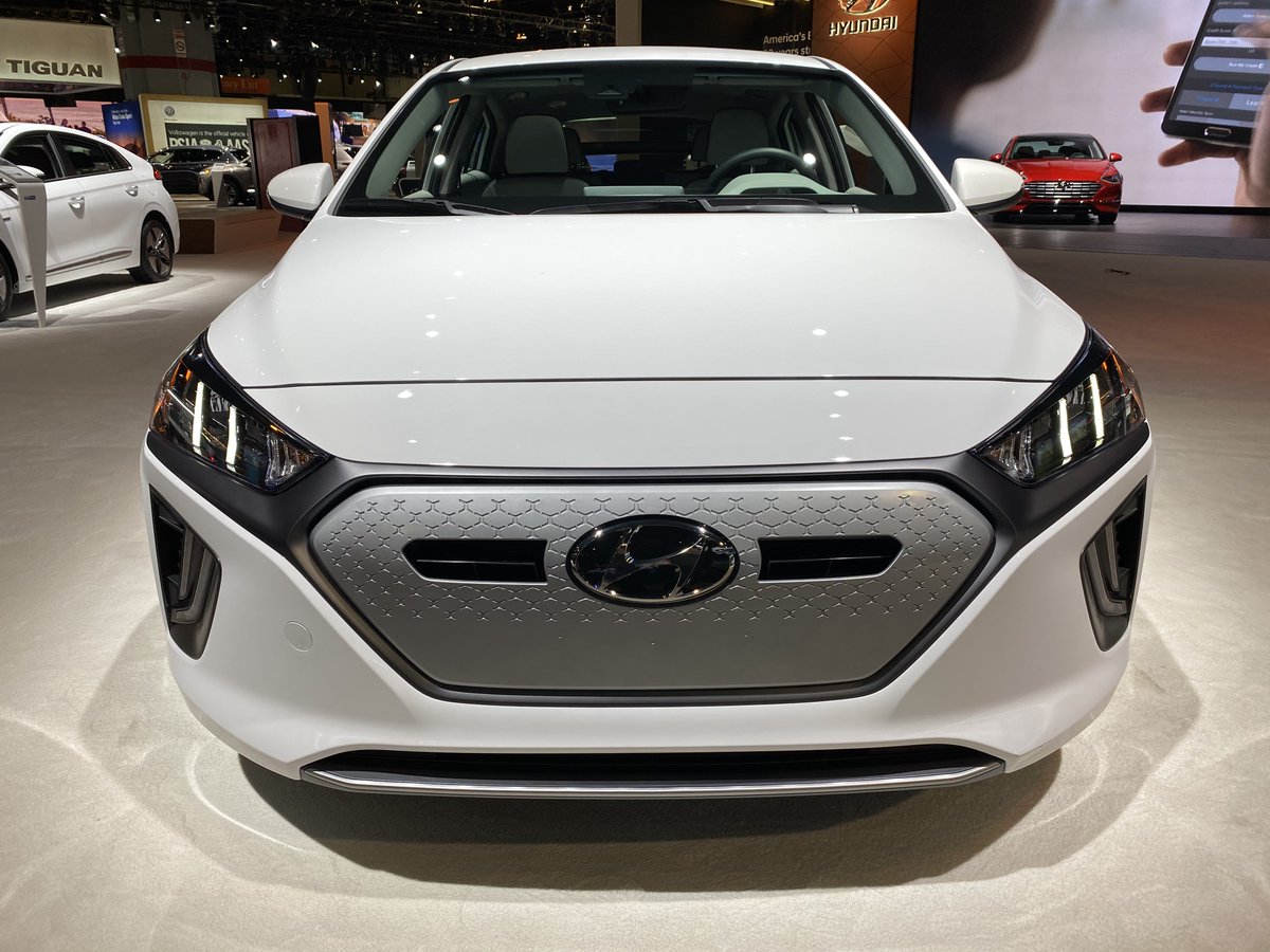 LotProCars's tweet image. What do you think of the 2020 Hyundai Ioniq Electric? #Ioniq #IoniqElectric #Hyundai #CAS2020