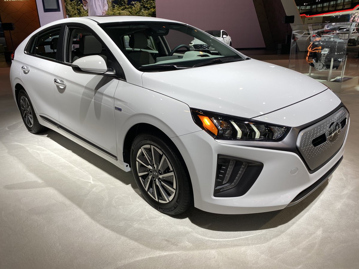 LotProCars's tweet image. What do you think of the 2020 Hyundai Ioniq Electric? #Ioniq #IoniqElectric #Hyundai #CAS2020