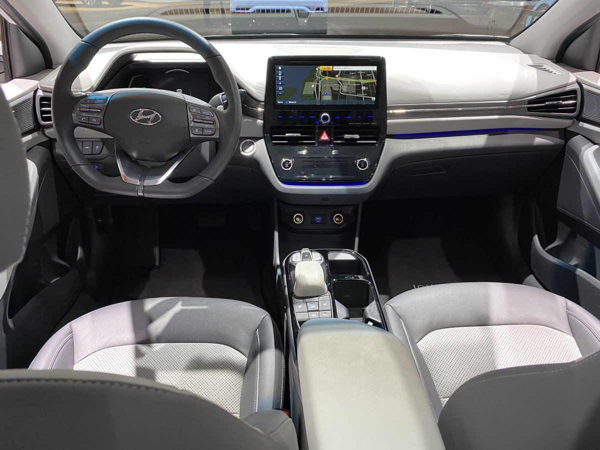 LotProCars's tweet image. What do you think of the 2020 Hyundai Ioniq Electric? #Ioniq #IoniqElectric #Hyundai #CAS2020
