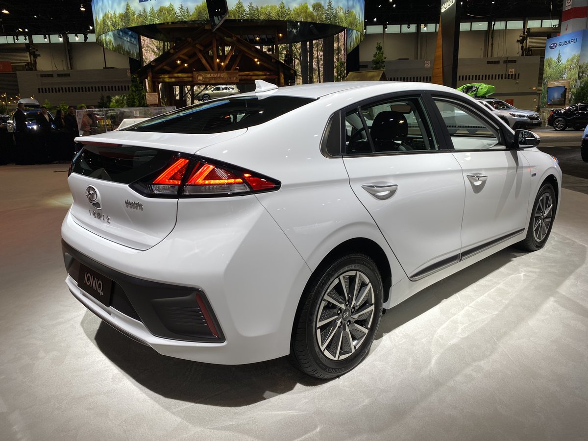 LotProCars's tweet image. What do you think of the 2020 Hyundai Ioniq Electric? #Ioniq #IoniqElectric #Hyundai #CAS2020