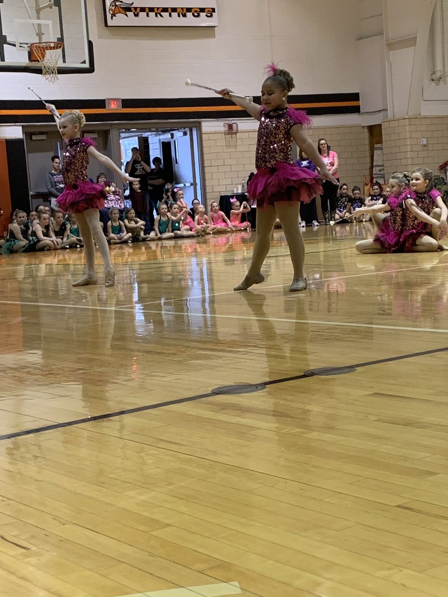 Heusner4thGrade's tweet photo. Basketball in the morning, twirling in the afternoon! Lots of fun watching students do what the love! #HeusnerPride https://t.co/WtjwImqdLe