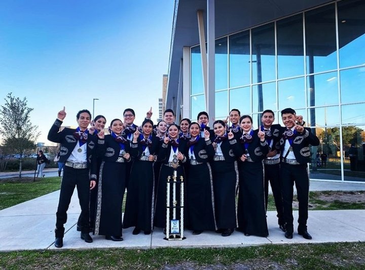 nshsespuelas's tweet photo. We would like to congratulate our JV Mariachí Espuelas de Cobre for not only earning a first division at the TAME preliminaries but for earning FIRST PLACE at the 2020 State Mariachí Finals! We are very proud of you and all of your hard work! Go Steers! #NSHSMariachi #TAMEstate https://t.co/J5ztpaLPFz