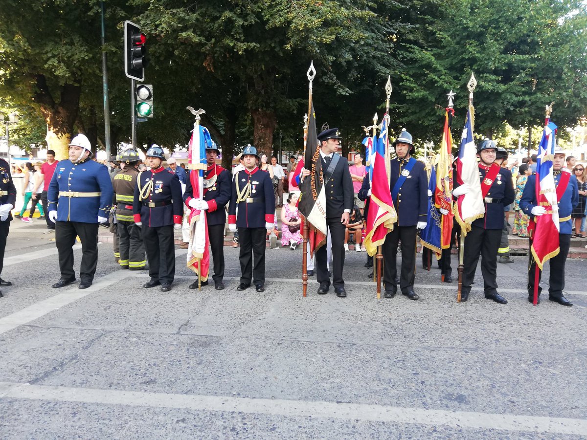 Comenzamos nuestra ceremonia de celebración de nuestros 167 años de servicio a la comunidad valdiviana. 🚒