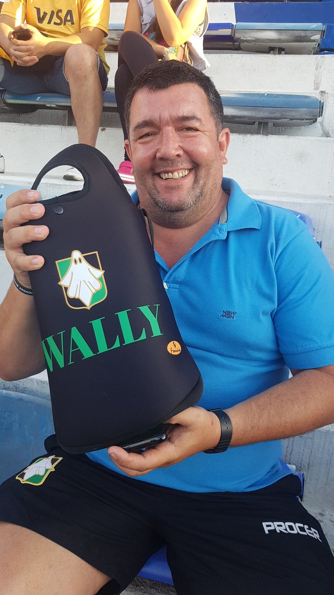 No entendía como todos lo de alrededor le mangueaban un mate por su nombre, hasta que vi esto
<a href="/walterduendes/">Walter</a> hace mates AMARGOS como todo canaya