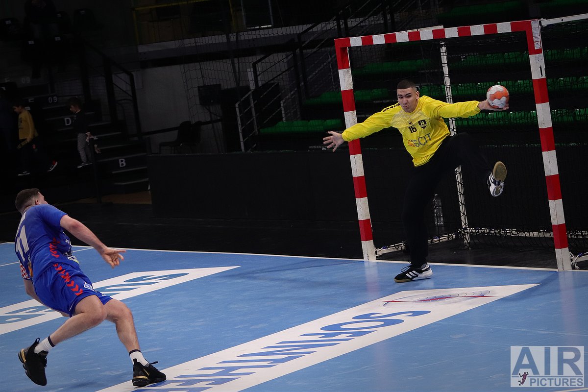 Air_Pictures's tweet photo. Pour voir en photos le derby de Nationale 1 qui a vu la victoire de la réserve du @HBCNantes face à @asbrhandball  38-33 ! #HPower

https://t.co/Wr970YmT8L https://t.co/FWwWjfVoG0