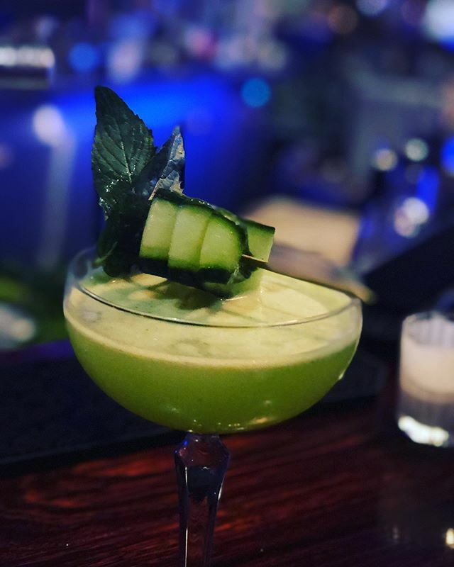 socialwax's tweet photo. Good photography requires commitment to the subject 🍸
.
Thanks @goldfishbarandkitchen for keeping this solo chick entertained up at the bar. Your bartenders are awesome .
.
.
#socialwax #shotoniphone #cocktails #potd #instapicture #contentcreator #so… https://t.co/H93fbAOSQF https://t.co/d1PEFuLzkR