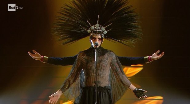 Iperborea_'s tweet photo. Comunque vada questo Festival verrà ricordato per Achille Lauro. Per il percorso interiore ed esteriore fin dalla prima puntata. Si è spogliato dei suoi vestiti come, è rimasto un passo indietro, ha esaltato l'arte ed è diventato una Regina l'ultima sera. Hai vinto.

#sanremo2020 https://t.co/RBd9yCG1q7