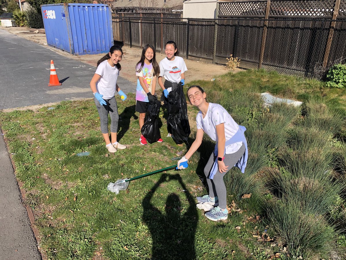MrsMalatesta's tweet image. First campus clean up by our wonderful #cjsf students is a success- 30 kid turnout! ⁦@KHammUMS⁩ ⁦@goTeamUMS⁩ #teamums #usdlearns