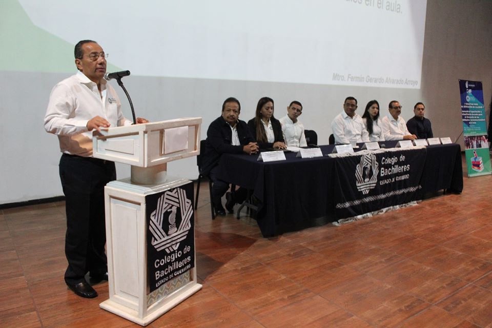 Cobach_Gro's tweet photo. Rescatando una buena tradición que se había dejado de hacer en los últimos 10 años, el DG @_FerminAlvarado, gracias al apoyo del Gob @HectorAstudillo, encabezó la 7a Jornada de Capacitacion y Actualización Docente Intersemestral #Construy-T #CapacitarParaMejorar #SoyCobachGro https://t.co/p1WwU0MLEQ