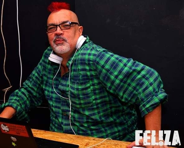fabianjaraokei's tweet photo. Hoy en @FelizaArcoiris tocan #PulpaNegra en el grupo de @charolopez y #ManuCalmet !
Te pongo canciones antes y después! Venid ! https://t.co/JaL7obADKW