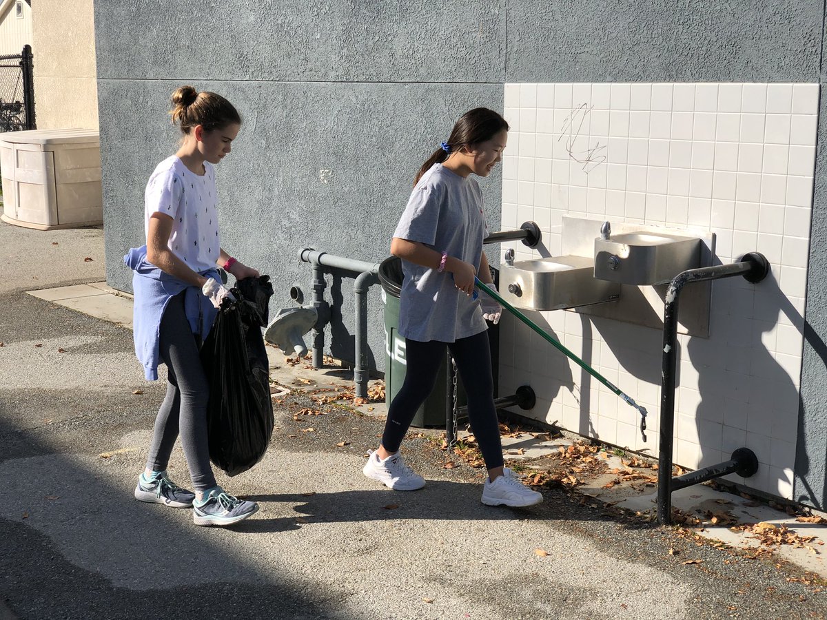 MrsMalatesta's tweet image. The kids continue cleaning our campus! #teamums #usdlearns #cjsf @KHammUMS