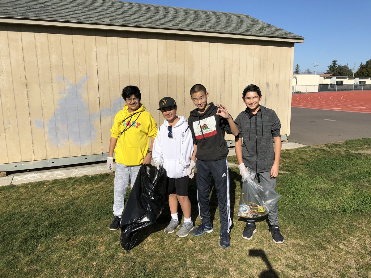 MrsMalatesta's tweet image. The kids continue cleaning our campus! #teamums #usdlearns #cjsf @KHammUMS