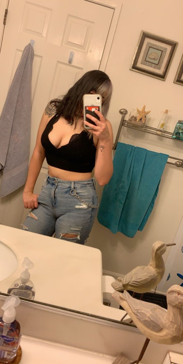 kaingarooo's tweet photo. Y’all can we please talk about this glow up?? Ya girl went from 148lbs to 128lbs 😁 https://t.co/XvtIml6bSs